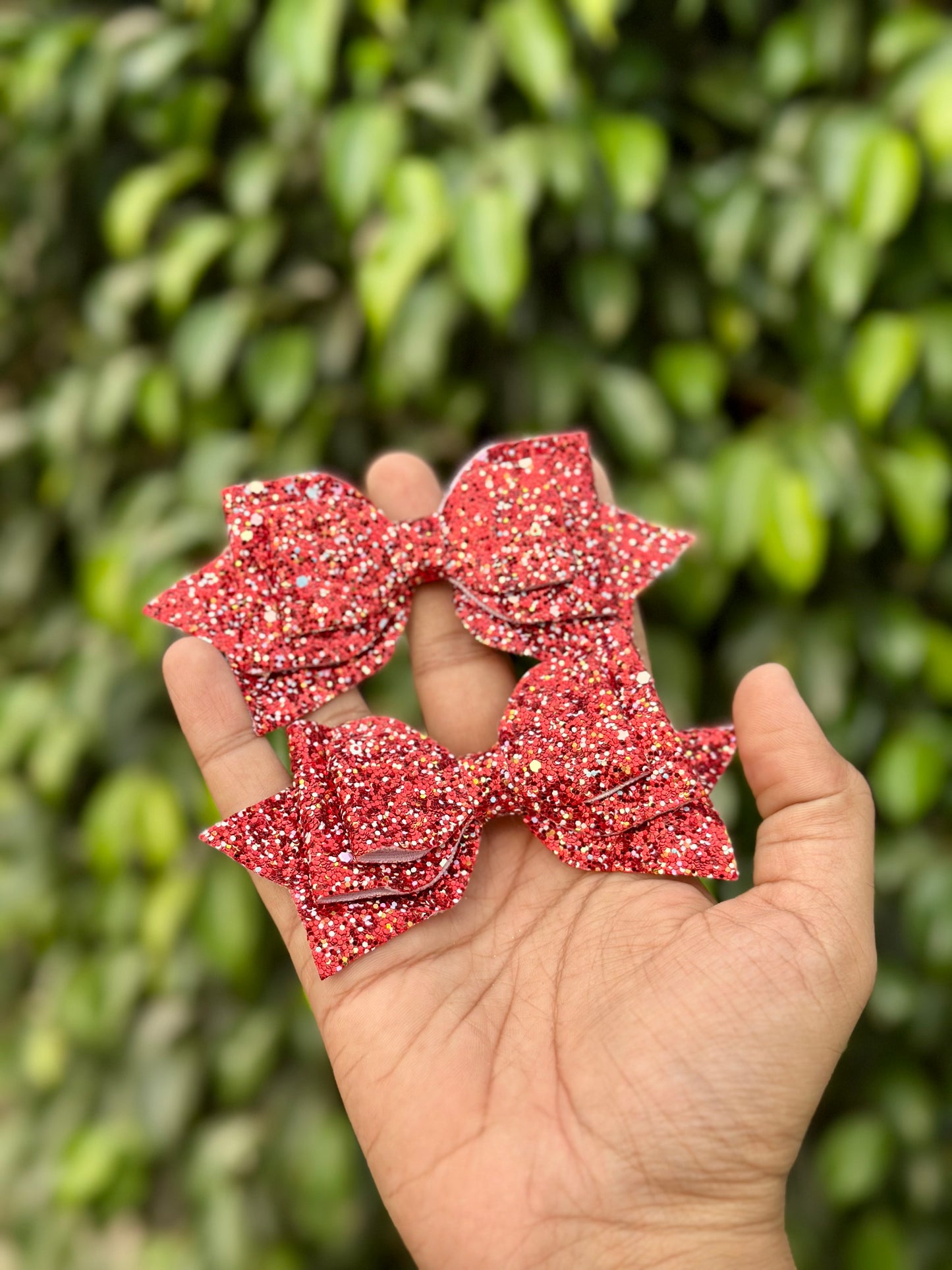 Glittered red bow (single)