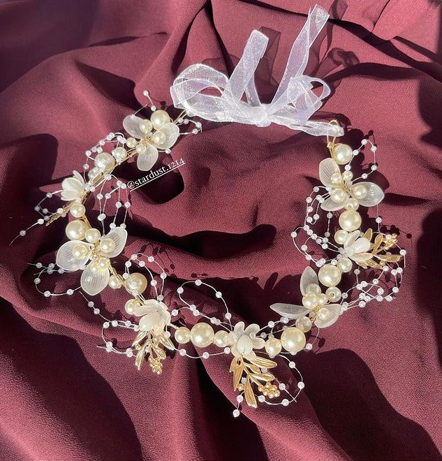 Stardust. Elegant Bridesmaid Headpiece โ Timeless Floral Elegance