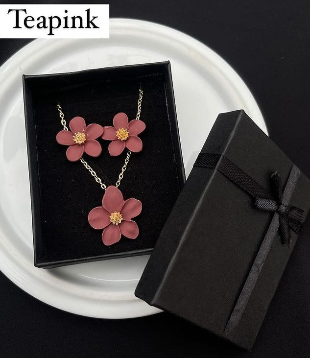 Stardust. Flower Necklace & Studs Set