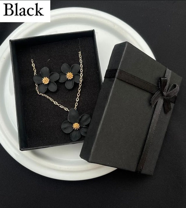 Stardust. Flower Necklace & Studs Set