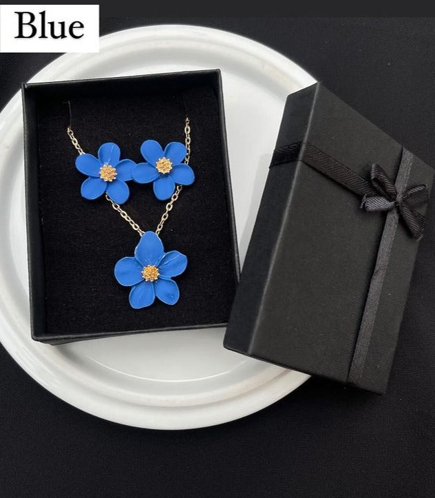 Stardust. Flower Necklace & Studs Set