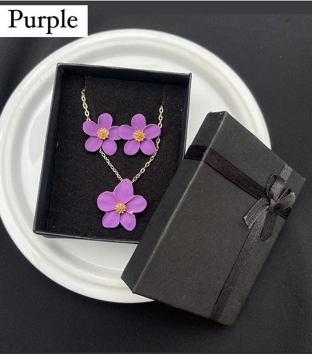 Stardust. Flower Necklace & Studs Set