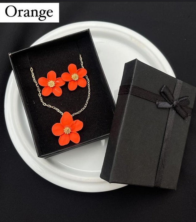Stardust. Flower Necklace & Studs Set