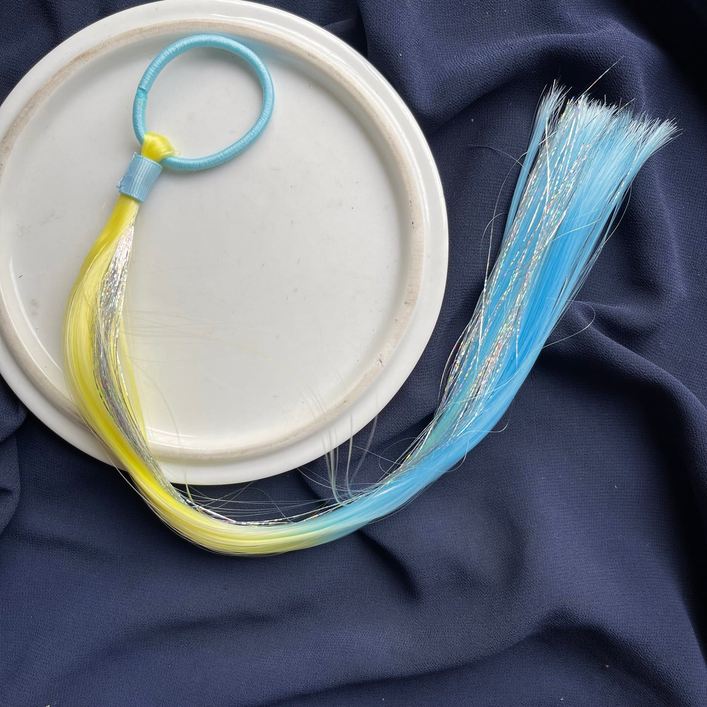 Tricolour hairtie extension