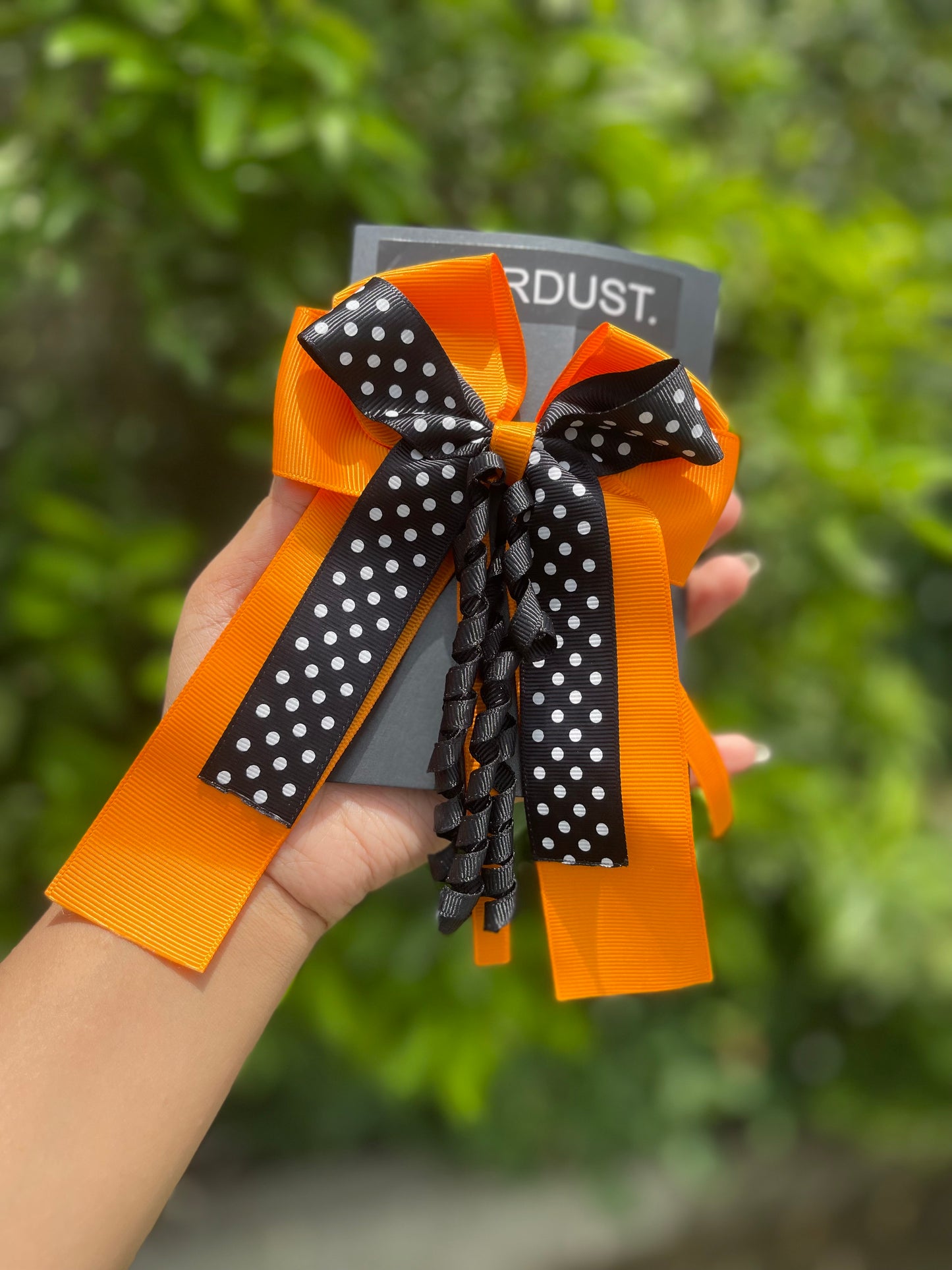 Hanging pattern bows
