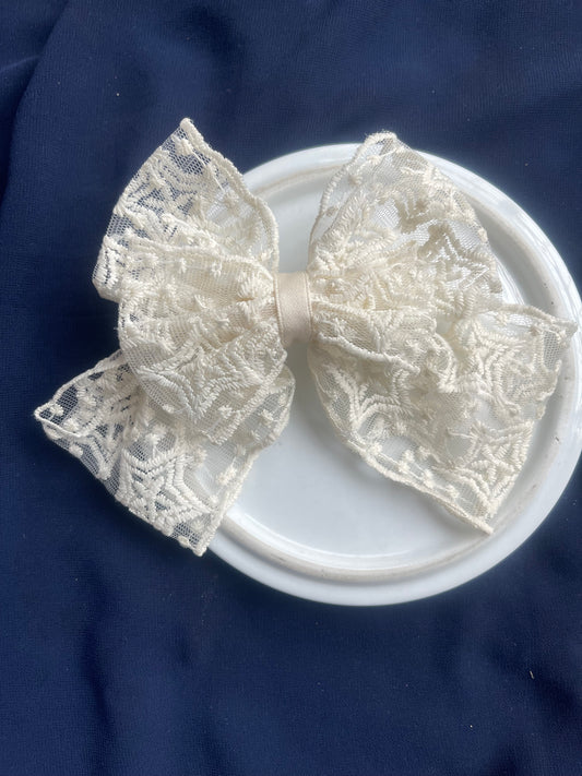 Embroidered net bow 7 inches