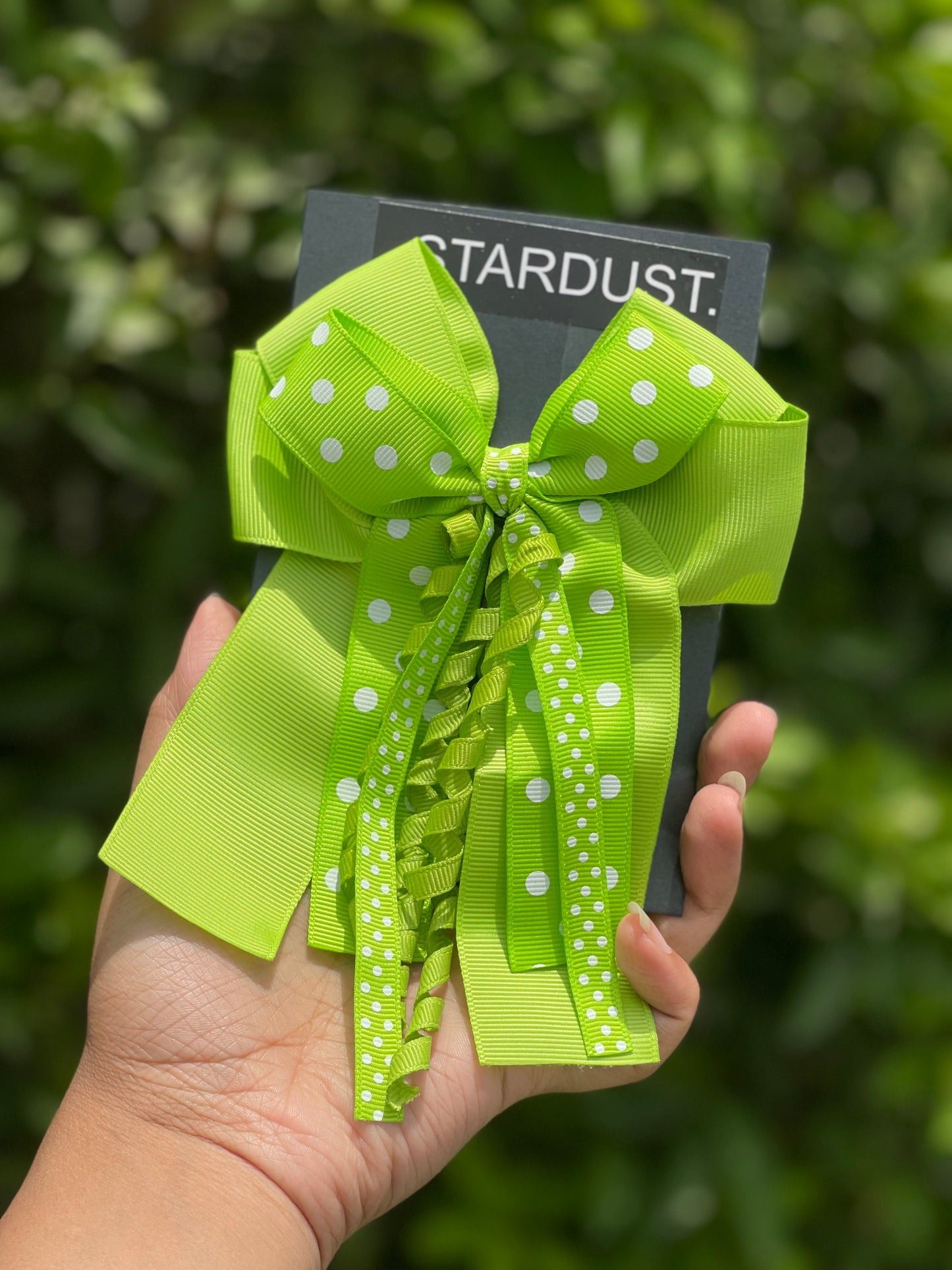 Hanging pattern bows