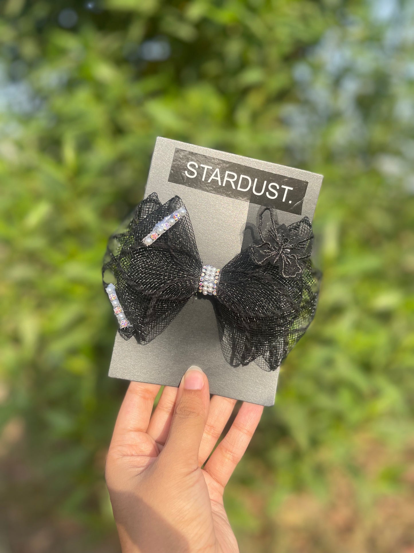 3D net bow with butterfly detailing