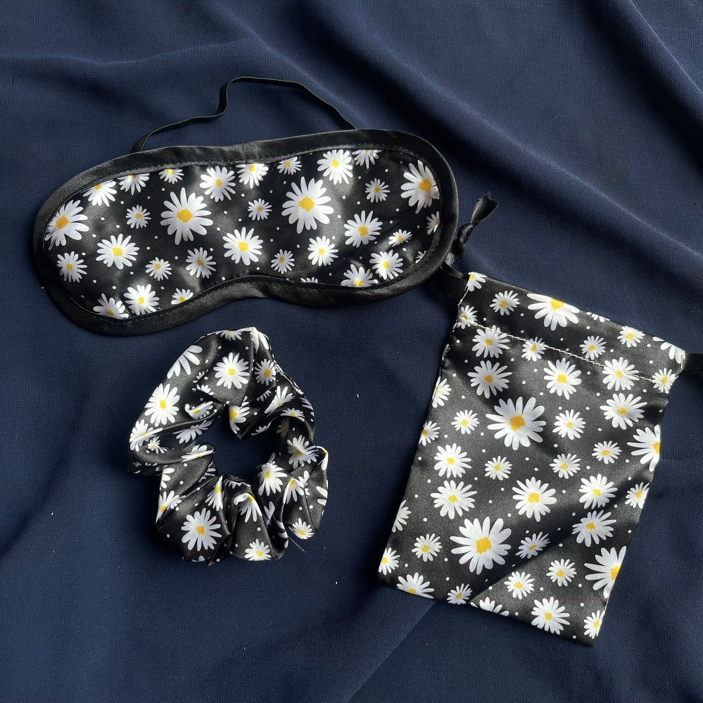 Favour pack daisy printed silk eyemask+ scrunchie+pouch