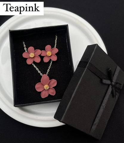 Stardust. Flower Necklace & Studs Set