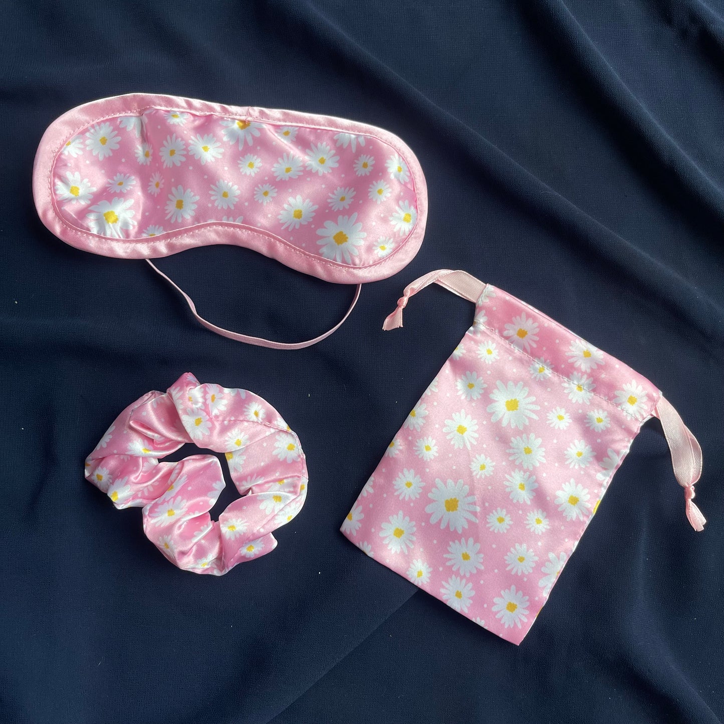Favour pack daisy printed silk eyemask+ scrunchie+pouch