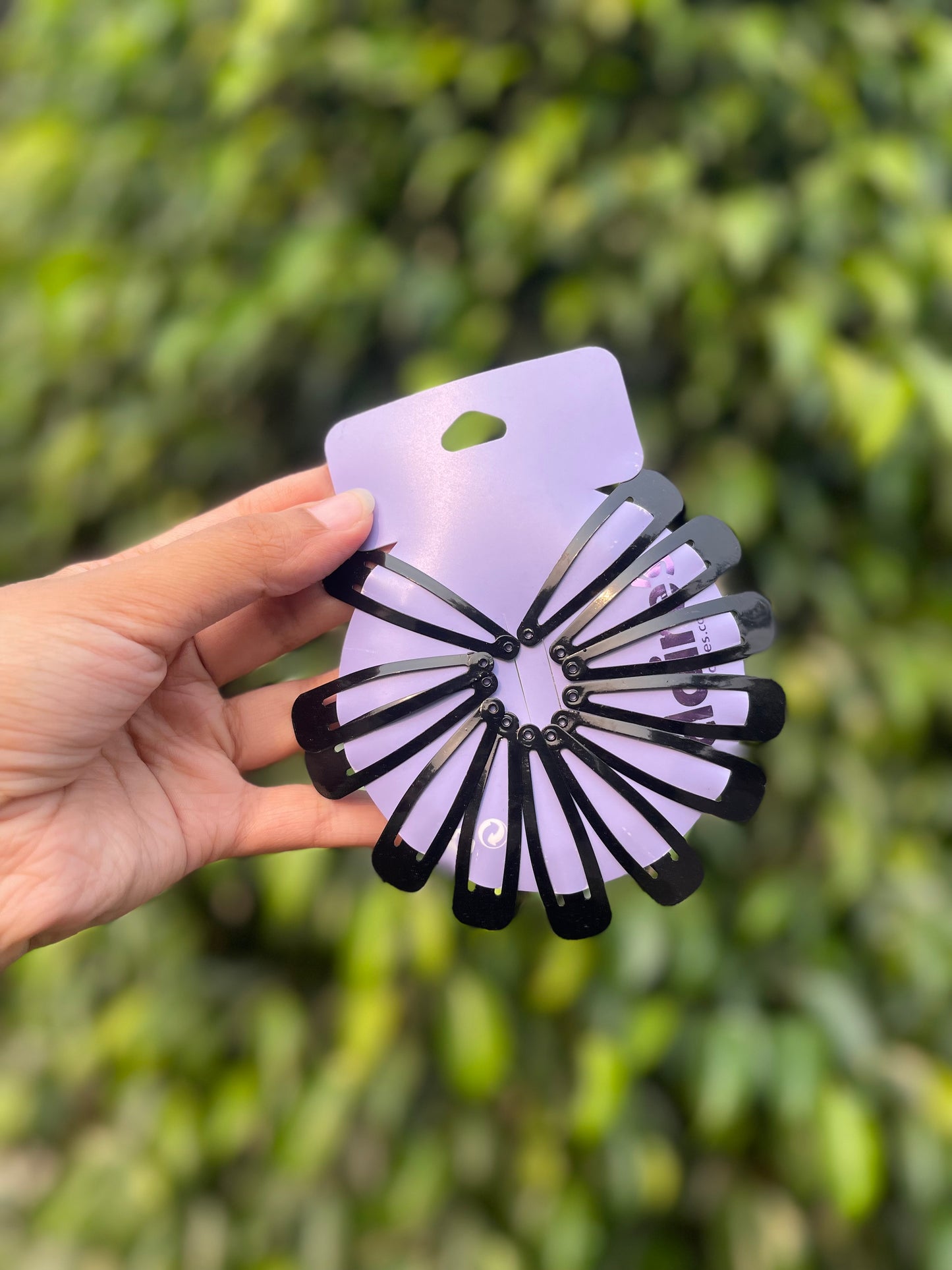 Claire’s pack of 12 black snapclips