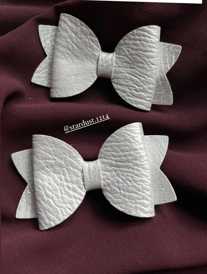 SHEIN Faux Learherite Silver Bow Pairs