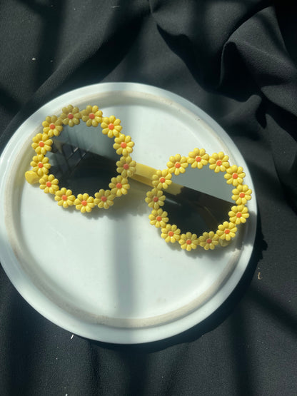 Daisy 🌼 Rimmed Sunnies🔥